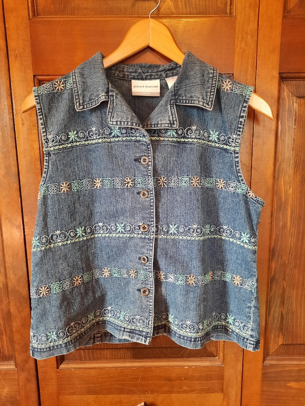 Vintage Y2K Alfred Dunner Denim Embroidered Sleeveless Button Front Tank Size 6P